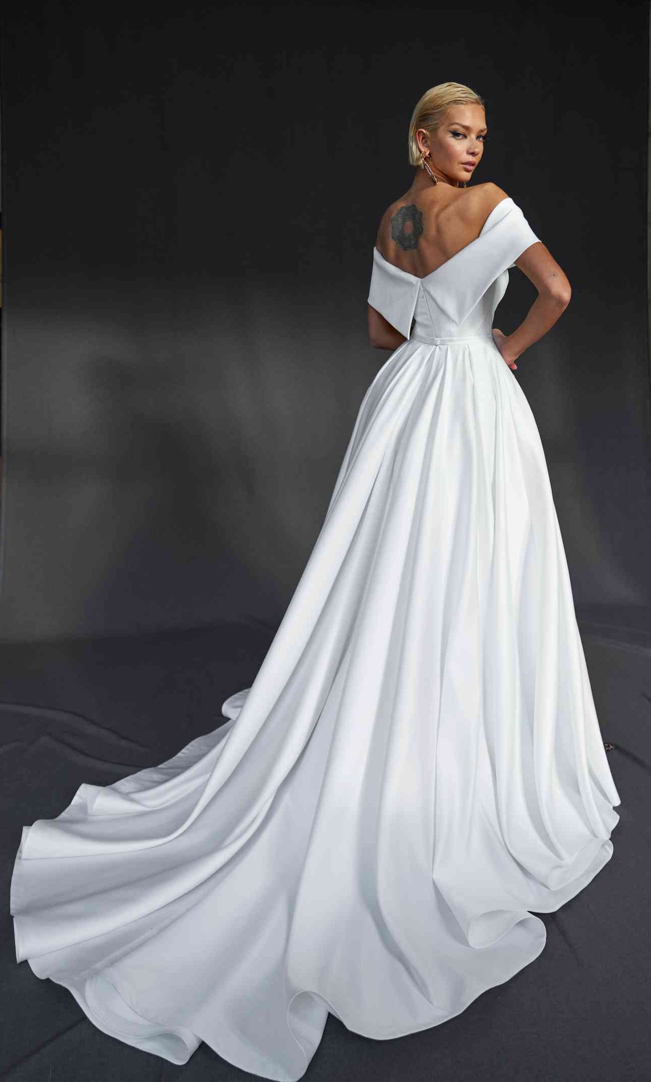 korset vencanice, nakit za mladu, prateca oprema za vencanje, veo za mladu, nakit za mladu